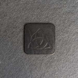 Juego de Posavasos de Metal con Nudo Celta Grabado, Patrón Herencia Intrincado para Comedor y Regalos, Venta al por Mayor - Product Image 6