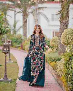 ชุดเซต Lehenga และ Dupatta,งานปักผ้ากำมะหยี่วิสคอสบริสุทธิ์หนักดีไซเนอร์สำหรับงานแต่งงาน - Product Image 3