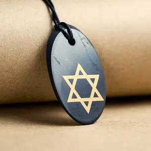 Colgante ovalado pulido de Shungita con impresión serigráfica Sello de Salomón 1.3*2 pulgadas (34*50 mm) - Product Image 1