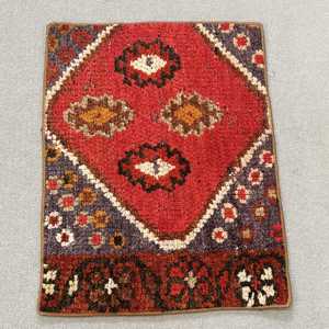 Petit tapis turc 1,6 x 2,1 pieds, tapis vintage, tapis rouge uni - Product Image 1