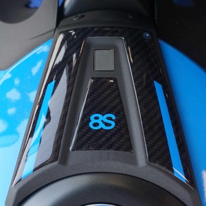 Adesivo Protettivo 3D Personalizzato per Serbatoio Moto Suzuki GSX-8S con Protezione da Sovratensione - Product Image 1