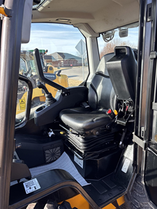 Cargadora Compacta de Ruedas JCB 270 de Calidad, Tipo Cabina, para Trabajo Agrícola, Construcción y Manejo de Materiales - Product Image 5