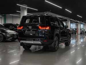 Nuevo SUV LC 300 GR Sport 2026, Negro, 4x4, Gasolina, Asientos de Cuero, Techo Panorámico 360 °   Cámara Trasera 3.0l Automática 4WD - Product Image 3