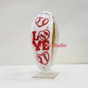 Bandeaux perlés brodés à la main de créateur pour femmes enfants accessoire de mode multicolore pour la Saint-Valentin Mardi Gras - Product Image 3