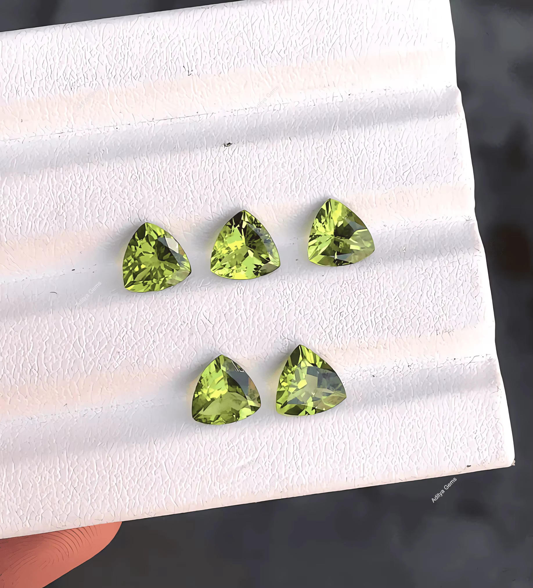 สีเขียว