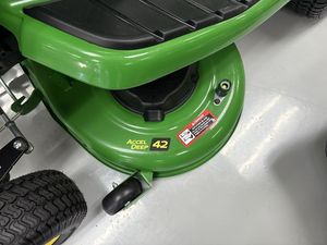 ซื้อเครื่องตัดหญ้าแบบนั่งขับ John Deere X370 - Product Image 6