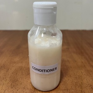 Crème revitalisante hydratante et lissante aux herbes 2-EN-1 à la vitamine E pour cheveux secs, abîmés ou colorés, anti-frisottis et démêlante - Product Image 3