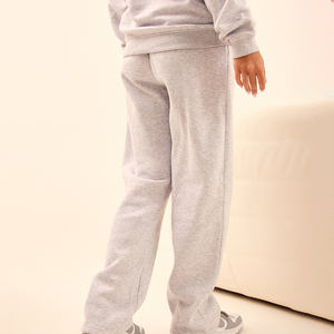 Conjunto de chándal con detalle de insignia para mujer de 2 piezas gris ceniza con logotipo personalizado de la mejor calidad conjunto de chándal y Jogger de dos piezas de longitud completa para mujer - Product Image 4