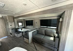 Camping-cars Forest River Aurora 32BDS d'occasion 2023 2022, abordables et économiques pour les voyageurs et les familles - Product Image 2