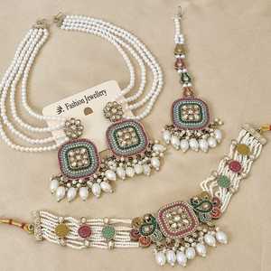 Conjunto de collar de fabricante indio con pendientes Earchain y conjunto de collar de Gargantilla Maang Tikka perfecto para bodas y ropa de fiesta - Product Image 5