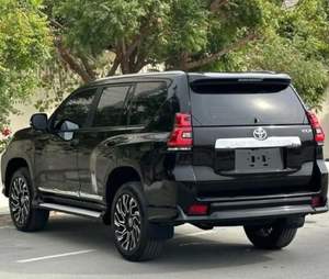 Toyota Prado 2023 Modèle VXR V4 2.7L Turbo Full Option Intérieur Cuir Foncé Boîte de Vitesses Automatique Pneus R20 Parfait État - Product Image 2