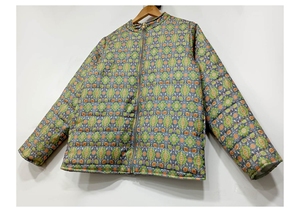 เสื้อแจ็คเก็ตครอปพิมพ์ลายดอกไม้ผ้าซาตินไหมแท้ 100% คุณภาพสูงสำหรับฤดูหนาว  ขนาดใหญ่พิเศษ XL เป็นมิตรกับสิ่งแวดล้อม  รับทำโลโก้ตามสั่ง สำหรับผู้หญิง ODM - Product Image 4