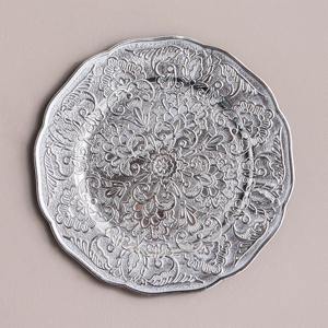 Elegante Placa de carga metálica plateada con borde de desplazamiento barroco festoneado adornado - Product Image 6