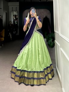 Lehenga Choli de Alta Calidad Hecho a Mano con Bordado Elaborado, Elegante, Estilo Indio-Pakistaní, para Fiestas, Sin Arrugas, para Todas las Temporadas - Product Image 2