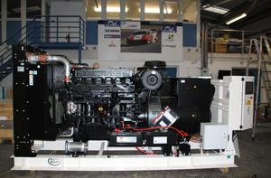 Générateur silencieux à châssis ouvert série 7 AJ Power AJ615S 280 kVA-770 kVA 50/60 Hz 220 V Tension nominale 1800 tr/min Vitesse automatique à distance - Product Image 5