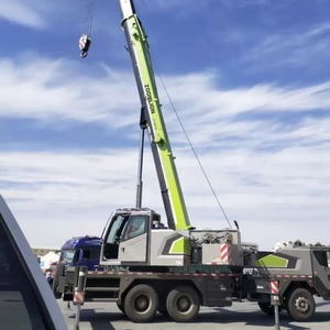 Buen estado ZOOMLION 25 toneladas nueva máquina de elevación Camión grúa ZTC250 a la venta - Product Image 2