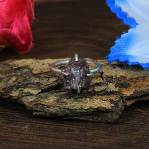 Anillo de Plata de Ley 92.5 Hecho a Mano de 3.86 Gramos con Turmalina Natural en Bruto, Estilo Hip Hop, Chapado en Rodio, Joyería Fina con Bisel - Product Image 6