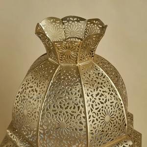 Lanterne de tombe en aluminium avec motif de feuilles Couleurs personnalisées Intérieur et extérieur Décoration de maison et de jardin Design classique éclair - Product Image 4