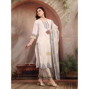 ชุดคุรตะผ้าฝ้ายสีขาวสำหรับผู้หญิง พร้อมผ้าคลุมไหล่ปักลาย แขนสามส่วน - Product Image 2