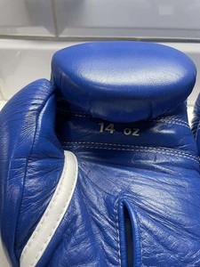 Gants de boxe d'entraînement MMA/Sanda personnalisés OEM en cuir, imperméables, protection UV, légers, avec support de poignet auto-agrippant - Product Image 5