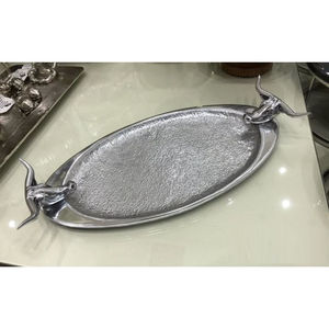 Vaisselle moderne Plateau de service en acier inoxydable martelé de la plus haute qualité avec accent antique doré en vente supérieure - Product Image 2