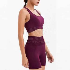 Ensemble de yoga en polyester et élasthanne pour femmes, haute qualité, taille élastique sans couture, motif uni, résistant à l'eau, vente chaude d'été - Product Image 3
