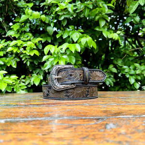 Ceinture Western en cuir de vache véritable R M INTERNATION, faite à la main, vert olive, avec un motif paisley classique, boucle en métal, pour les occasions spéciales - Product Image 1