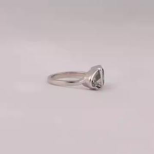 Bague CVD en diamant cultivé en laboratoire vert unique pour femme Bague de proposition en or massif 14kt avec pierre de coupe rayonnante en cœur - Product Image 6