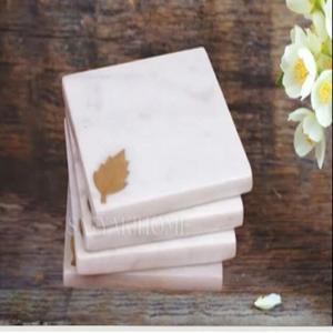 Ce set de dessous-de-verre carrés modernes en marbre blanc est livré avec un élégant support en laiton et est disponible à prix de gros. - Product Image 6