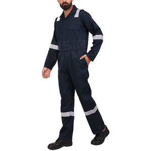 Combinaison de sécurité confortable avec tissu résistant, idéale pour les longues heures de travail dans les environnements industriels et de construction - Product Image 1