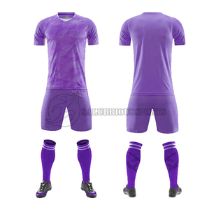 Conjunto Deportivo de Fútbol Personalizado de Alta Calidad de Secado Rápido para Adultos Unisex, Camiseta y Pantalones Cortos con Logotipo Impreso por Transferencia de Calor, 100% Poliéster - Product Image 6