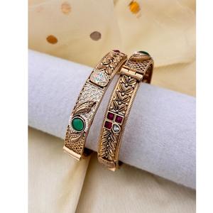 ชุดเครื่องประดับกำไลข้อมือ Kada ของนักออกแบบในราชวงศ์ที่มีสไตล์แบบดั้งเดิมสำหรับผู้หญิงสำหรับพิธีหมั้น - Product Image 1