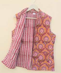 Chaqueta acolchada de algodón floral Chaleco de estilo bohemio con estampado de bloques con lazo frontal Sin mangas Regalo de dama de honor de invierno - Product Image 4