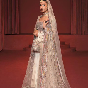 Robe de mariée pakistanaise à lacets, avec cristaux, volants, broderie, silhouette de robe de bal, longueur au sol, couleur contrastée, tenue de mariage moderne - Product Image 1
