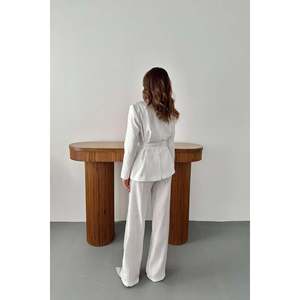 Conjunto Brillante de Chaqueta y Pantalones con Cinturón Color Crema - Ecru - Product Image 5