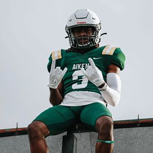 Gants de football sportif pour jeunes et adultes Construction antidérapante avec dragonne sécurisée et options de marque OEM - Product Image 5