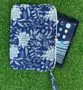 Funda para Portátil Moderna, Duradera, Azul Floral, 100% Algodón, Estampado en Bloques, Acolchada, Hecha a Mano, Ligera, Estilo Vintage, Impermeable, con Cremallera - Product Image 2