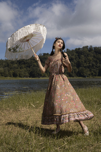Vestido de verano con estampado de hombros descubiertos para mujer, vestido con volantes de longitud media, decoración de botones de tela tejida elegante, fiestas de cintura Natural - Product Image 2