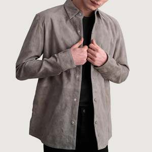 เสื้อเชิ้ตหนังกลับสีเทาสำหรับผู้ชาย แบรนด์ Haven Grey แบบลำลอง คอปกพับได้ ดีไซน์มืออาชีพ สำหรับฤดูใบไม้ร่วง แขนยาว มีหลายขนาดให้เลือก - Product Image 1