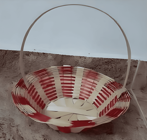 Panier en bambou tissé à la main rouge et naturel avec poignée arquée Parfait pour offrir des paniers de fête ou une décoration intérieure - Product Image 1
