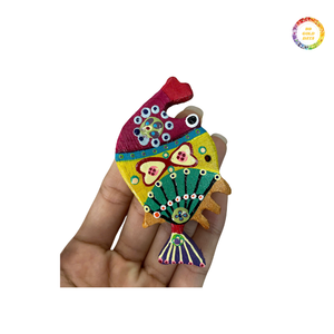 Sculpture de poisson en bois durable et magnifiquement conçue, forme personnalisable gravée pour la décoration murale et les cadeaux. - Product Image 3