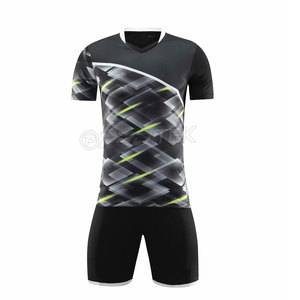 Ensemble de vêtements de football noirs personnalisés de haute qualité Uniforme de football à sublimation avec quantité minimale de commande bas Style élevé - Product Image 1