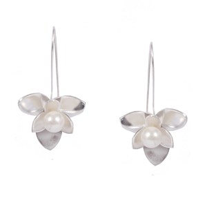 Pendientes de Aro Elegantes con Perlas y Flores de Latón Plateado para Mujer, Estilo Vintage de Lujo, Ideales para Fiestas, Bodas, Regalos, Joyería al por Mayor - Product Image 2