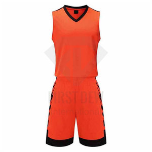 Uniforme de baloncesto estampado liso personalizado de alta calidad, diseños cómodos, uniformes de baloncesto hechos de grado premium - Product Image 1