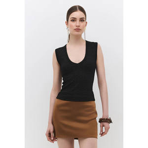 Top Brillante sin Mangas con Cuello en V y Corte Ajustado - Product Image 4