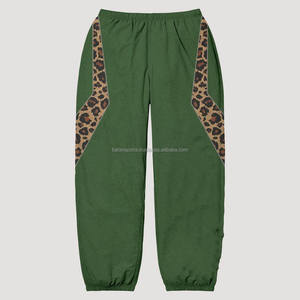 Pantalon de course et de sport personnalisé pour hommes de haute qualité pantalon de survêtement en nylon léger surdimensionné imprimé baggy pantalon de survêtement coupe-vent réfléchissant pantalon pour hommes - Product Image 5