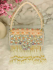 Pochette perlée brodée avec un cadeau de mariée au design complexe, parfaite pour les mariages et les soirées. - Product Image 4