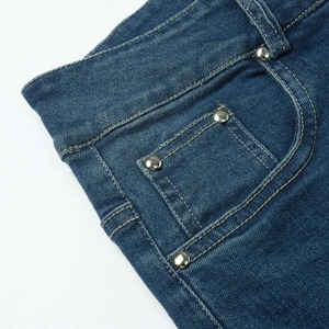 Pantalones de mezclilla lavados de diseño acampanado de algodón 100% Premium para mujer, transpirables con estilo personalizado con decoraciones de lazo y encaje - Product Image 3