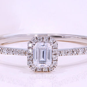 0.31Ct Lab Grown Round Brilliant Cut Diamond Halo Anillo de compromiso en oro blanco de 14K OEM Wholesale-Trendy Fire Diamond Ring - Product Image 1