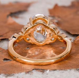Bague de Mariage de Luxe en Or Blanc, Style Unique, Sertissage à Griffes, Diamant de Laboratoire Ovale ou Marquise de 2 Carats Certifié IGI, Haute Qualité - Product Image 3